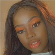 Soy recepcionista de hotel también soy azafata tengo varios títulos y tengo 5 años de experiencia dando clases a niños/as de 3 A 12 años